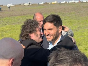 Pullaro agradeció el respaldo de Milei en la entrega de 100 patrulleros