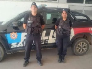 Efectivos de la policía le salvaron la vida a un bebe con maniobras de RCP