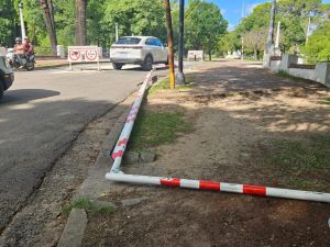 Por tercera vez se cayó el arco delimitador de altura del Parque Garay