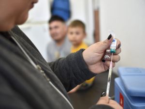 La campaña de vacunación se traslada a la Terminal de Ómnibus este viernes