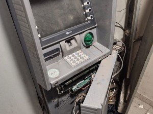 Detuvieron a una pareja que intentó robar en un cajero automático