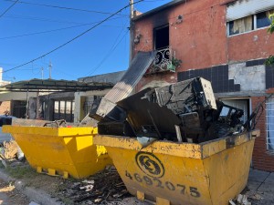 Importantes pérdidas tras incendio en vivienda de calle Padre Genesio al 1900