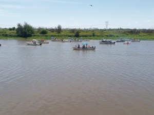 El paso de los nadadores sintió el calor popular de la gente en la costanera de Santo Tomé