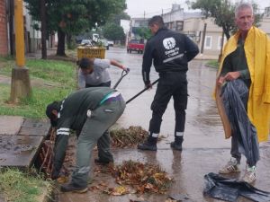 Lluvia en Santa Fe: se reaizan trabajos de desobstrucción y limpieza