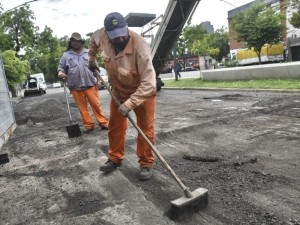 Siguen los trabajos de bacheo en el centro: Mirá los cortes y desvíos de colectivos