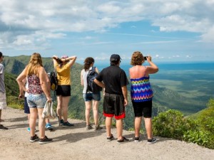 Más turistas, menos estadía: los números que dejó el último finde XL del año