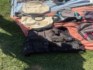 Detuvieron a una pareja que intentaba vender un chaleco antibalas en el trueque