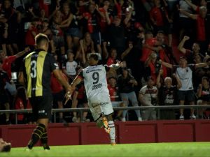 Y un día Colón volvió a jugar y ganar: su gente se fue feliz