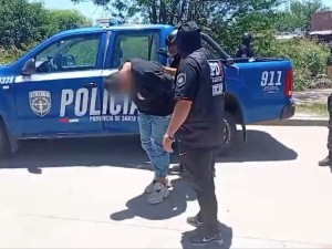 Cómo fue el trasladado de un peligroso sujeto desde Córdoba a Rosario