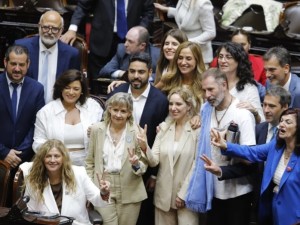 Cruce tenso en Diputados: libertarios y peronistas se enfrentaron a los gritos durante la jura
