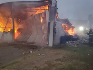 Un incendio consumió gran parte de una empresa en la ciudad de Rafaela