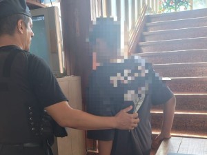 Un menor de 16 años amenazó a sus padres con un cuchillo y fue detenido