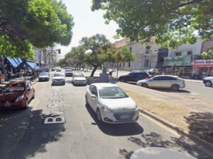 Apuñalaron a un hombre en pleno Bulevar Pellegrini tras una discusión con un cuidacoches