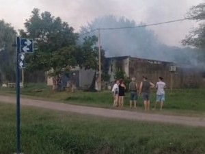 Bomberos lograron sofocar un incendio de proporciones en Constituyentes