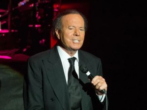 Julio Iglesias se defendió de las acusaciones sexuales de exempleadas