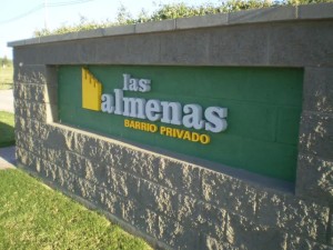 Robo de armas y millonario saqueo en barrios privados de Santo Tomé