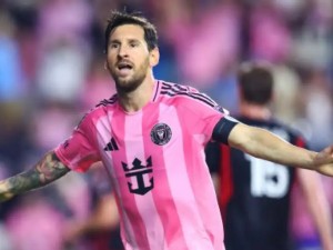 Expectativa en Santa Fe por la llegada de Messi al aeropuerto de Sauce Viejo