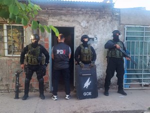 La PDI detuvo a dos personas por extorsionar a un hombre mayor