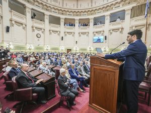 Pullaro anunció medidas para jubilados, niñez y modernización del Estado