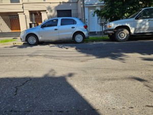 Aguas Santafesinas repara el socavón de calle San Lorenzo al 1400