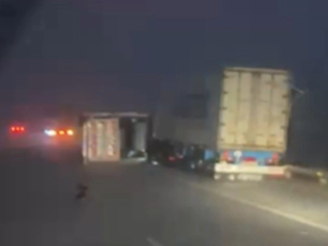 Temporal: el viento tumbó camiones en la autopista Rosario - Córdoba