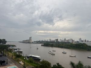 Viernes gris, con lluvia y fuerte descenso de la temperatura