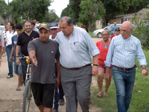 Obras integrales: Poletti supervisó los avances en barrio Loyola