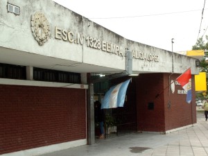 Avanza el mejoramiento de veredas en la Escuela República de Bolivia