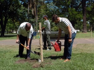 El intendente Poletti plantó el árbol número 5000 del año